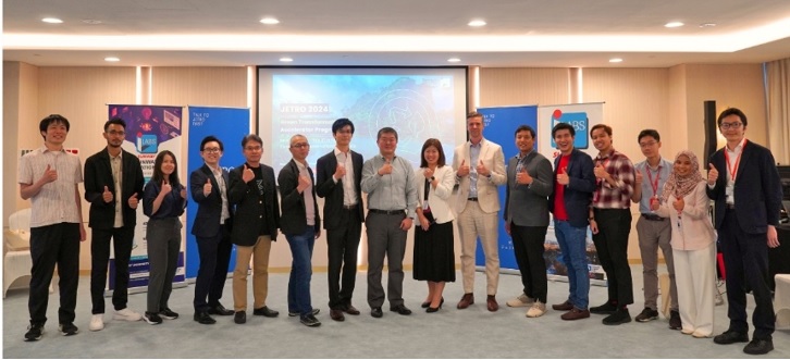 Executives from both iLab and JETRO Japan. Matt van Leeuwen, Sunway Group chief innovation officer, as well as Sunway iLabs CEO is 7th from right.